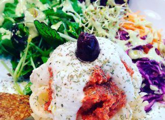 Receta: Espaguetis de calabacín con boloñesa de nueces y zanahoria y queso cremoso de piñones receta vegana espaguetis de calabacín
