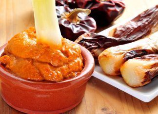 Los orígenes de las calçotades, una comida comunitaria de encuentro, fiesta y tradición calçots Los orígenes de las calçotades, una comida comunitaria de encuentro, fiesta y tradición