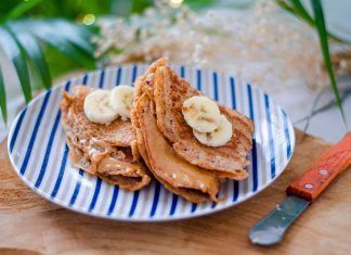 Crêpes veganas de espelta con mantequilla de cacahuetes Crêpes de espelta con mantequilla de cacahuetes
