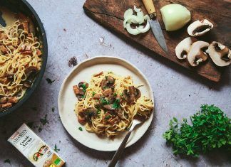 Receta: Pasta con portobellos y tempeh con crema de avena Receta: Pasta con portobellos y tempeh con crema de avena