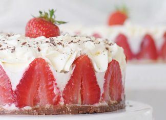 Receta: tarta de fresa y coco vegana Receta: tarta de fresa y coco vegana