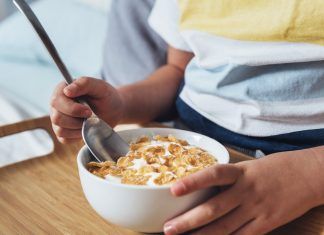 Más del 70% de los españoles está a favor de incluir bebidas vegetales en los menús escolares