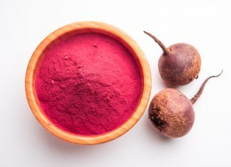 Alternativa casera para obtener reflejos morados en el cabello El polvo de remolacha es un buen tinte natural
