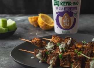 Receta: Kebab de berenjena con salsa tzatziki vegana