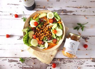 Receta: Garbanzos con un punto crujiente y ensalada de temporada