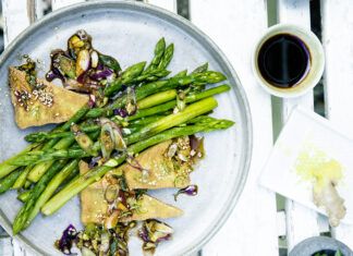 Receta: Ensalada de espárragos con filetes de tofu asados Ensalada de espárragos
