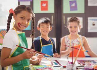 Guarderías veganas, una opción bien comprendida por nuestra sociedad grupo de niños en guarderías veganas