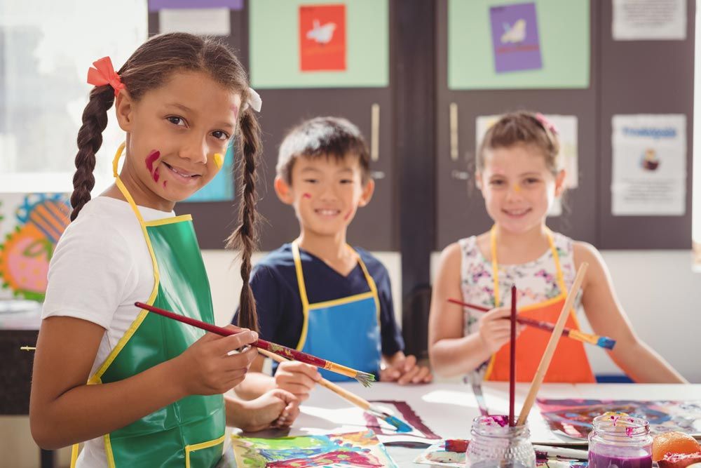 grupo de niños en guarderías veganas