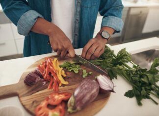 Artritis y corazón: la alimentación como arma preventiva y terapéutica Artirits y corazón: Preparación de plato saludable
