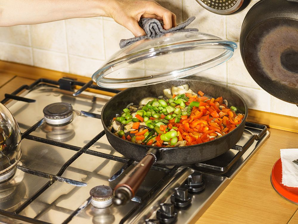 Verduras picadas en sartén
