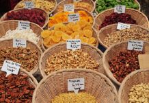 Alimentos antiinflamatorios Aix en Provence, dried fruits at the city hall square market